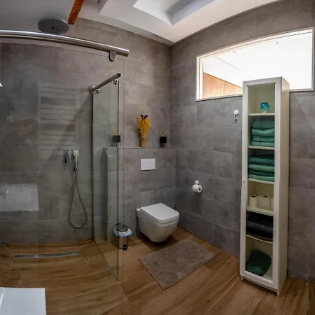 Comodo Y Moderno Piso En El Centro De Apartament