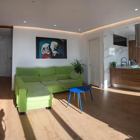 Comodo Y Moderno Piso En El Centro De Apartament